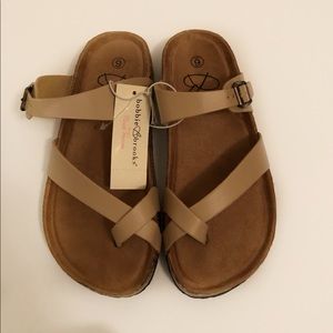 BNWT Tan Bobbie Brown Sandals